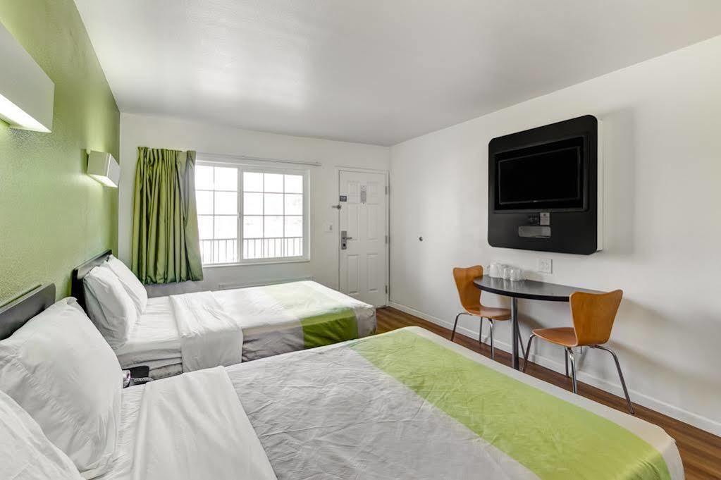 Motel 6-Visalia, Ca מראה חיצוני תמונה
